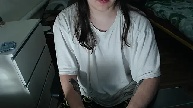 Snapshot of EvaMiron chatting on October 17, 7:05 pm EvaMiron online show from October 17, 7:05 pm