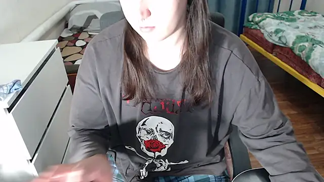 Snapshot of EvaMiron chatting on October 23, 11:53 am EvaMiron online show from October 23, 11:53 am