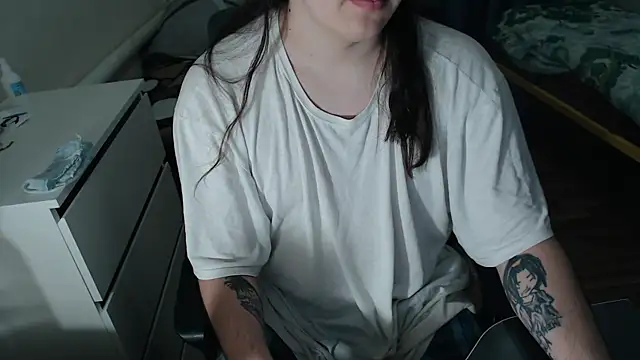 Snapshot of EvaMiron chatting on November 11, 11:27 pm EvaMiron online show from November 11, 11:27 pm