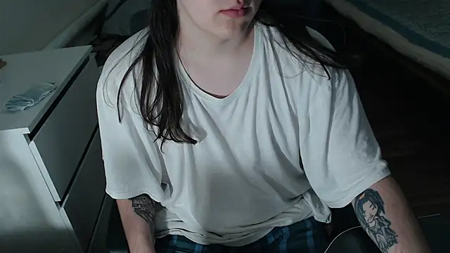 Snapshot of EvaMiron chatting on November 12, 11:25 pm EvaMiron online show from November 12, 11:25 pm