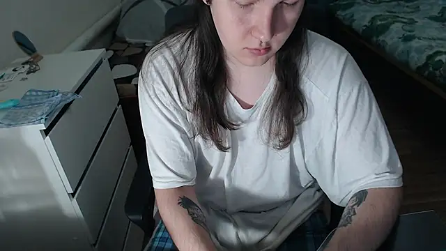 Snapshot of EvaMiron chatting on November 24, 9:53 am EvaMiron online show from November 24, 9:53 am