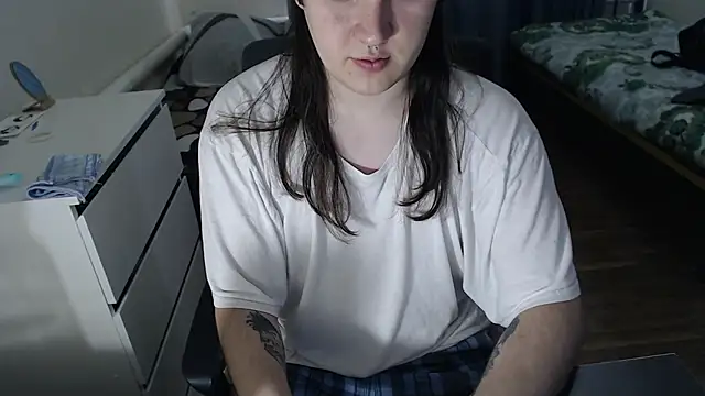 Snapshot of EvaMiron chatting on November 25, 8:58 am EvaMiron online show from November 25, 8:58 am