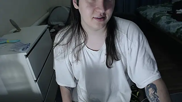 Snapshot of EvaMiron chatting on December 2, 12:32 pm EvaMiron online show from December 2, 12:32 pm