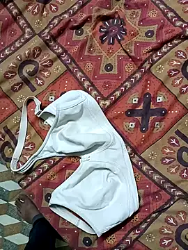 heartbroke13 online show from February 14, 3:22 am