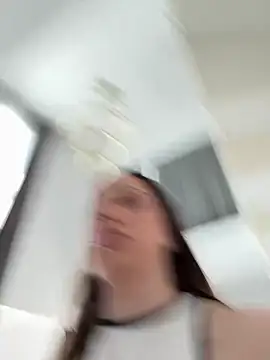 deliaroyal online show from March 5, 1:06 pm