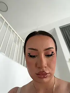 deliaroyal online show from March 6, 1:14 pm