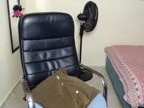 Snapshot of Debora_1_2_3 chatting on February 16, 3:05 pm Debora 1 2 3 online show from February 16, 3:05 pm