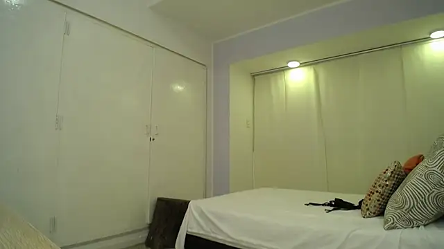 Snapshot of genesis_moretz chatting on February 22, 3:45 am genesis moretz online show from February 22, 3:45 am