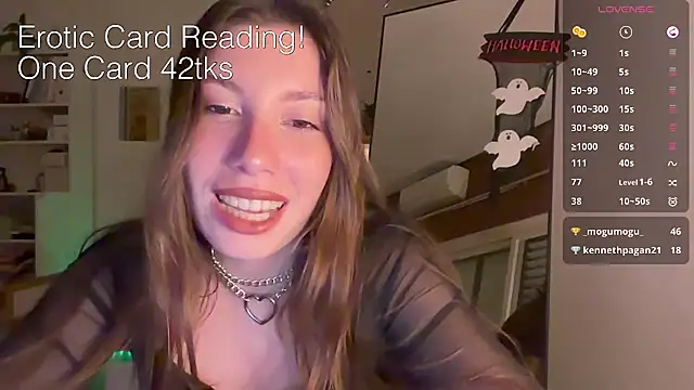 Snapshot of CringeButCute chatting on October 30, 10:54 pm CringeButCute online show from October 30, 10:54 pm