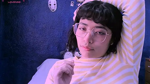 NinaYellow online show from December 5, 3:50 pm