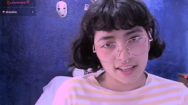 NinaYellow online show from December 5, 6:55 pm