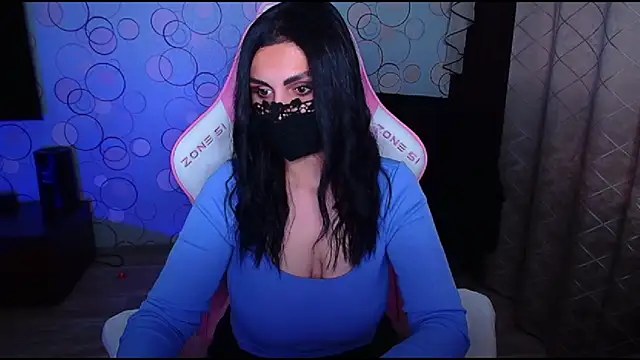 Snapshot of __Yasmina__ chatting on November 4, 5:28 am Yasmina online show from November 4, 5:28 am