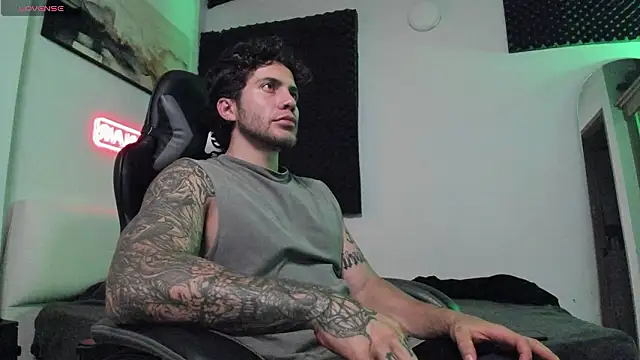 LucianSinclair online show from February 26, 2:21 am