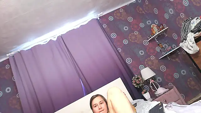 Snapshot of SquirtyAlice chatting on February 8, 7:26 am SquirtyAlice online show from February 8, 7:26 am