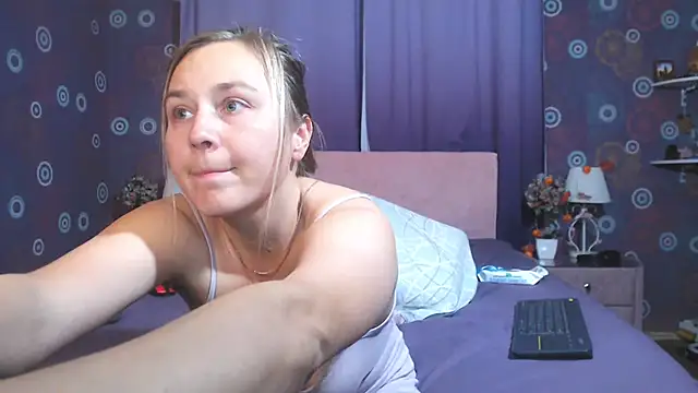 Snapshot of SquirtyAlice chatting on November 7, 8:53 pm SquirtyAlice online show from November 7, 8:53 pm