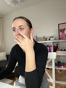 Hii Lolla online show from February 21, 1:11 pm