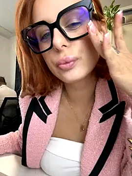 Hii Lolla online show from September 26, 6:06 am