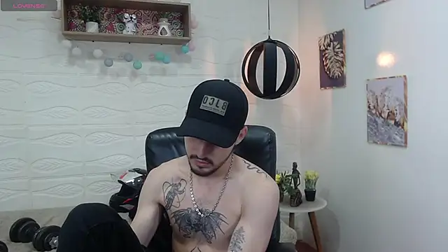 Snapshot of DmitriSanders chatting on January 17, 2:50 am DmitriSanders online show from January 17, 2:50 am