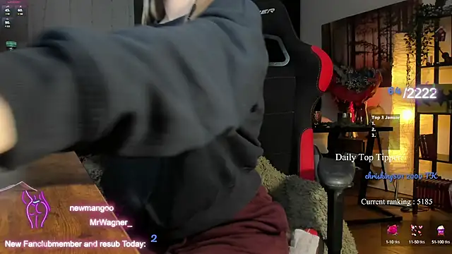 Snapshot of Lisaonthemoon chatting on January 4, 10:34 pm Lisaonthemoon online show from January 4, 10:34 pm