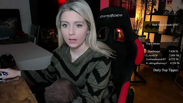 Snapshot of Lisaonthemoon chatting on January 30, 7:15 pm Lisaonthemoon online show from January 30, 7:15 pm