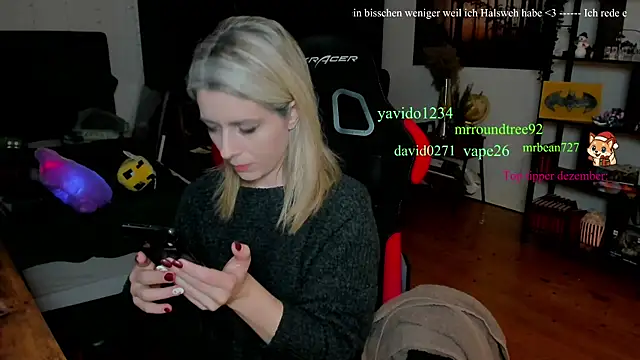 Snapshot of Lisaonthemoon chatting on December 14, 6:34 pm Lisaonthemoon online show from December 14, 6:34 pm