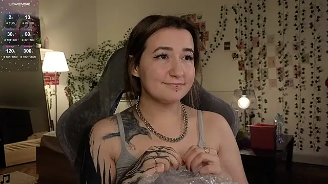 Snapshot of Megan__Hart chatting on January 17, 1:04 am Megan Hart online show from January 17, 1:04 am