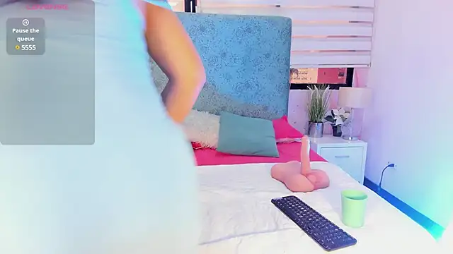 Nahomi Wild online show from February 2, 8:08 pm