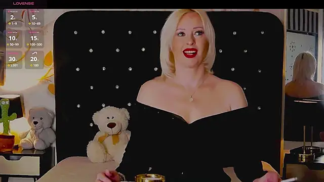 OliviaShaw23 online show from December 13, 8:58 pm