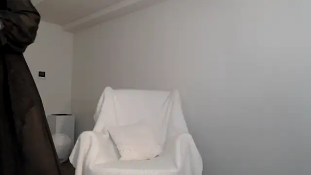 Snapshot of Lily_0000 chatting on February 11, 11:43 am Lily 0000 online show from February 11, 11:43 am