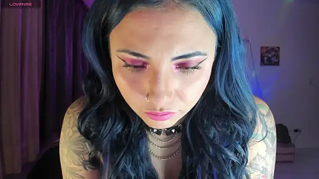 black wiidow online show from April 22, 6:05 am