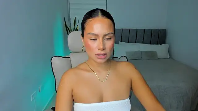 Snapshot of AndreaMartini chatting on February 24, 1:57 am AndreaMartini online show from February 24, 1:57 am