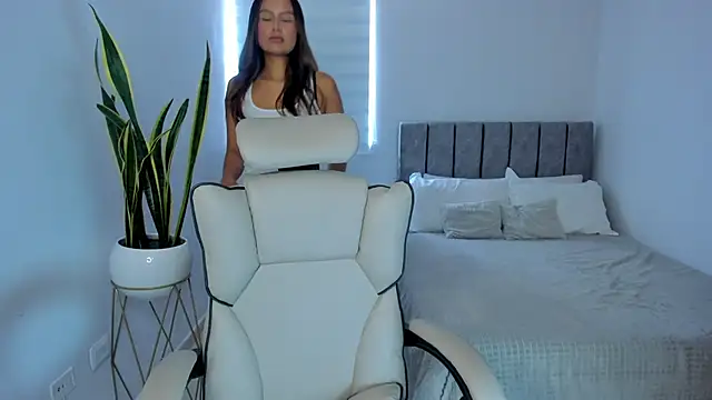 Snapshot of AndreaMartini chatting on March 1, 6:43 pm AndreaMartini online show from March 1, 6:43 pm