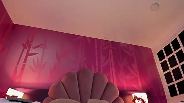 Snapshot of Lezy_ chatting on February 24, 9:41 pm Lezy online show from February 24, 9:41 pm