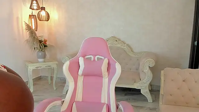 shantallknowless online show from February 3, 12:47 pm