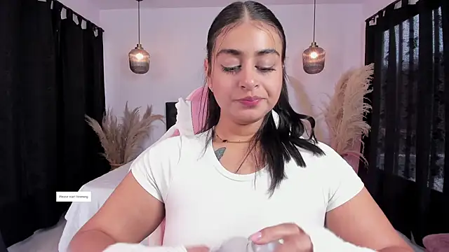 Snapshot of GabyRhodes chatting on February 7, 7:17 pm GabyRhodes online show from February 7, 7:17 pm