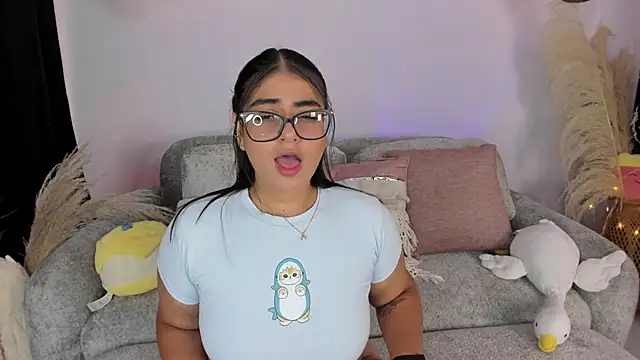 Snapshot of GabyRhodes chatting on November 8, 6:40 pm GabyRhodes online show from November 8, 6:40 pm