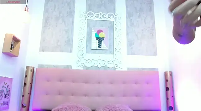 Snapshot of Cloeandtyfanny chatting on February 23, 3:35 am Cloeandtyfanny online show from February 23, 3:35 am