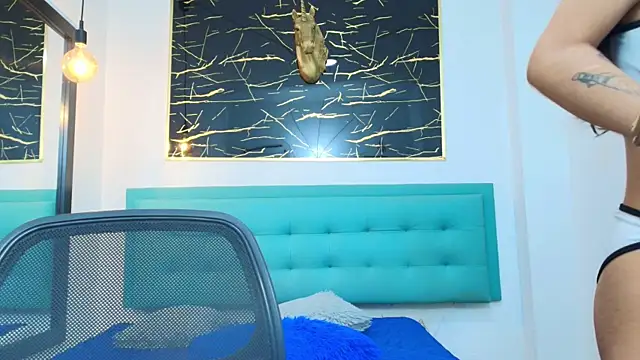 Snapshot of Cloeandtyfanny chatting on September 30, 10:48 pm Cloeandtyfanny online show from September 30, 10:48 pm