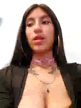 Snapshot of Hothotcouple chatting on December 28, 5:23 am Hothotcouple online show from December 28, 5:23 am