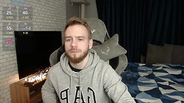 Snapshot of LeoPaulini chatting on December 22, 10:28 am LeoPaulini online show from December 22, 10:28 am