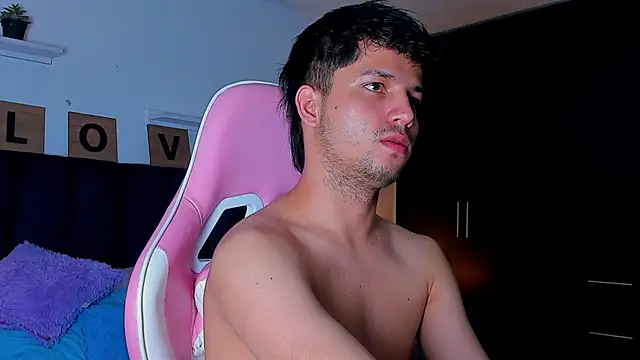 Snapshot of Issac_james_ chatting on December 16, 6:51 am Issac james online show from December 16, 6:51 am