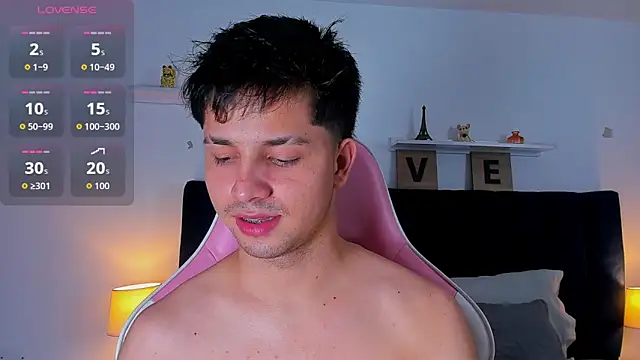 Snapshot of Issac_james_ chatting on January 10, 5:09 am Issac james online show from January 10, 5:09 am