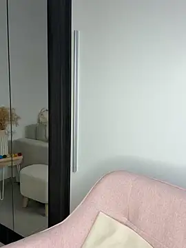 victoirenextdoor online show from February 28, 5:15 pm