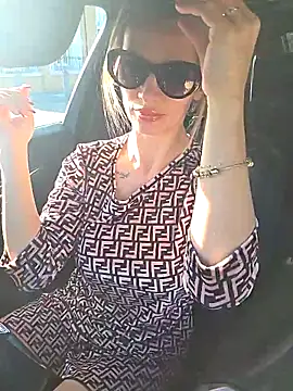 Snapshot of SweetMonicaUK chatting on November 4, 12:04 pm SweetMonicaUK online show from November 4, 12:04 pm