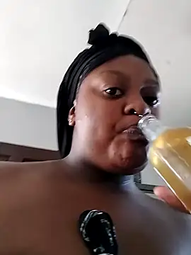 Snapshot of TheDoubleTrouble18xxx chatting on November 6, 6:36 am TheDoubleTrouble18xxx online show from November 6, 6:36 am