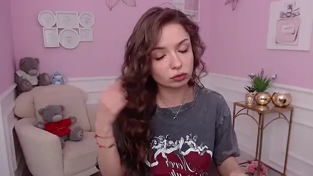 LucySkilar online show from October 17, 4:37 am