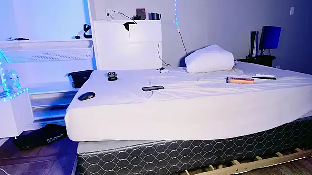 THICKwithDICKK online show from March 10, 12:15 pm