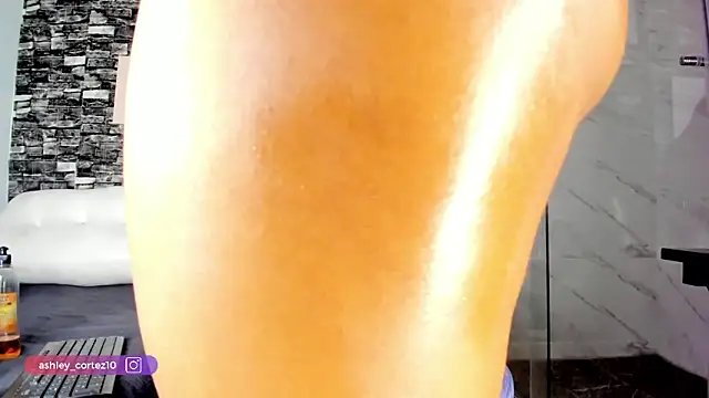 Snapshot of ashley_crotez chatting on September 24, 2:48 am ashley crotez online show from September 24, 2:48 am