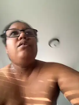 ebonyred online show from October 15, 12:49 pm