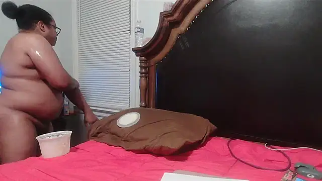 ebonyred online show from November 5, 2:00 am